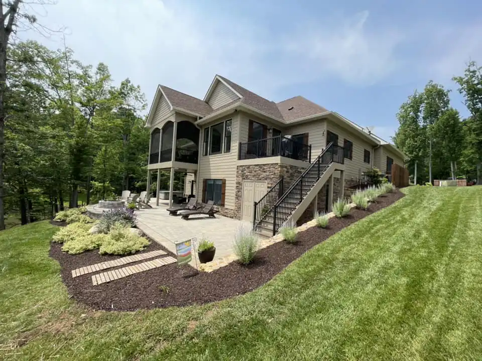 Mulch and decorative groundcover installation in Roanoke, VA